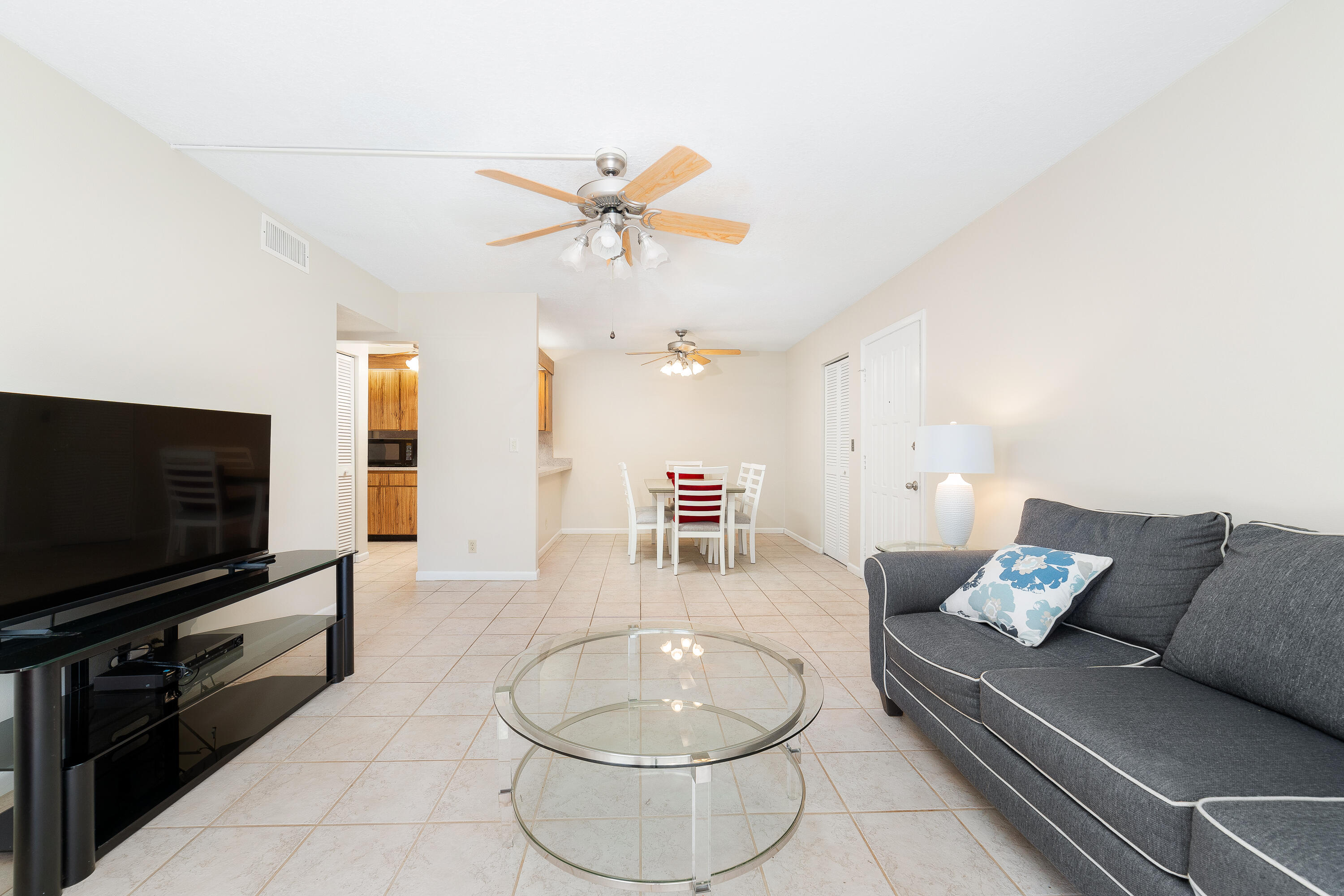 3404 E Gardens East Drive E 25a