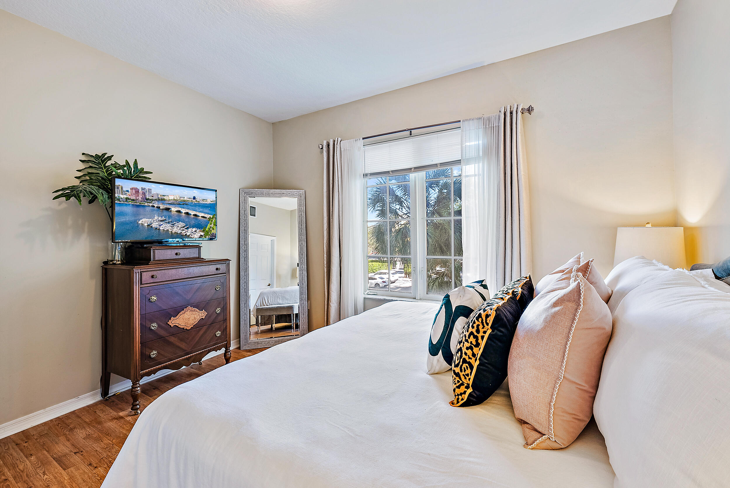 1200 Town Center Dr, #225