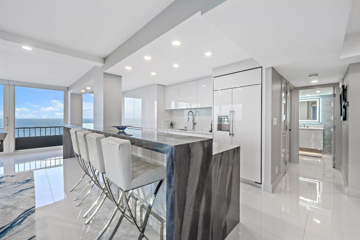 5550 N Ocean Drive 19c