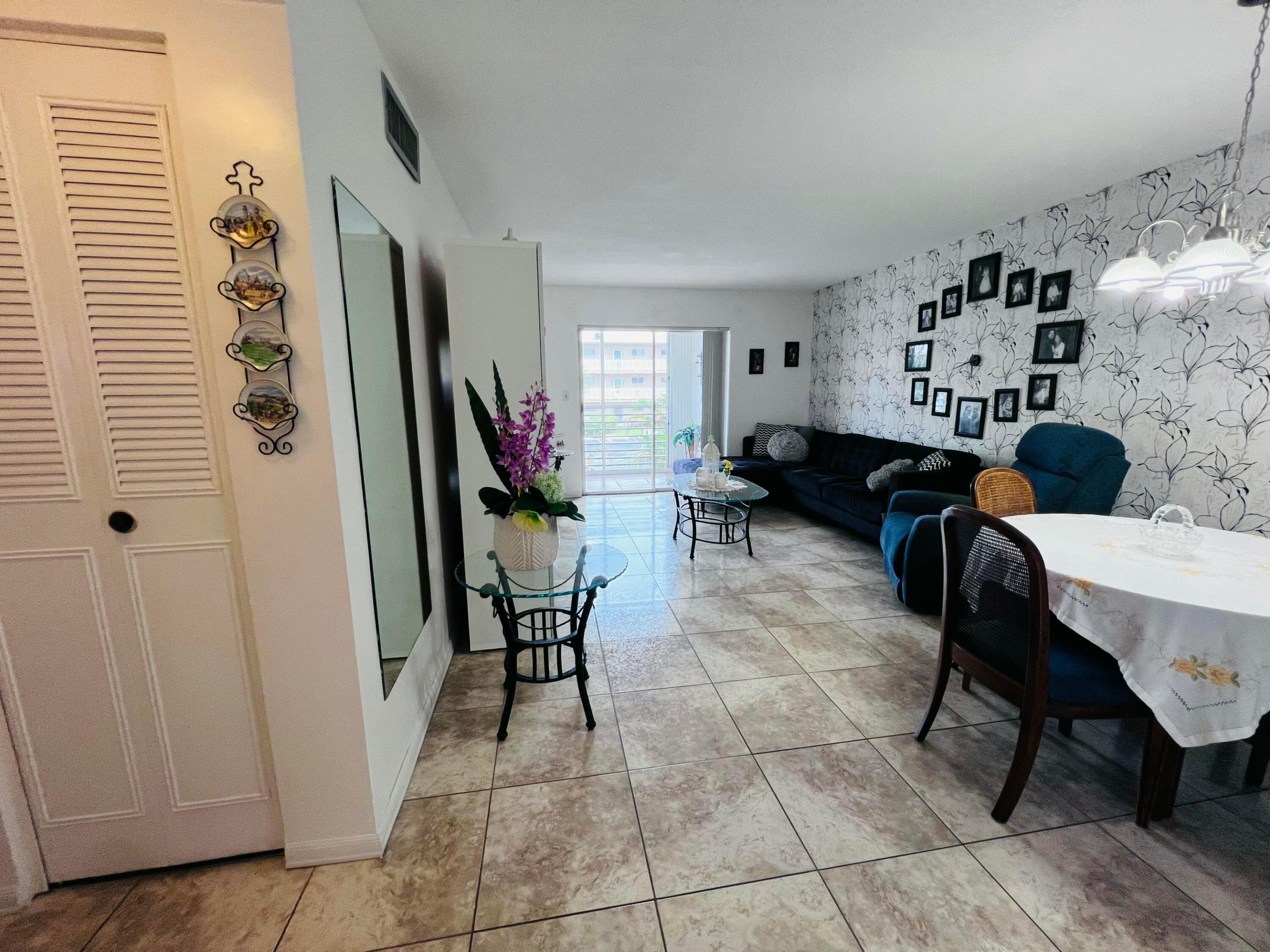 2812 S Garden Drive 202