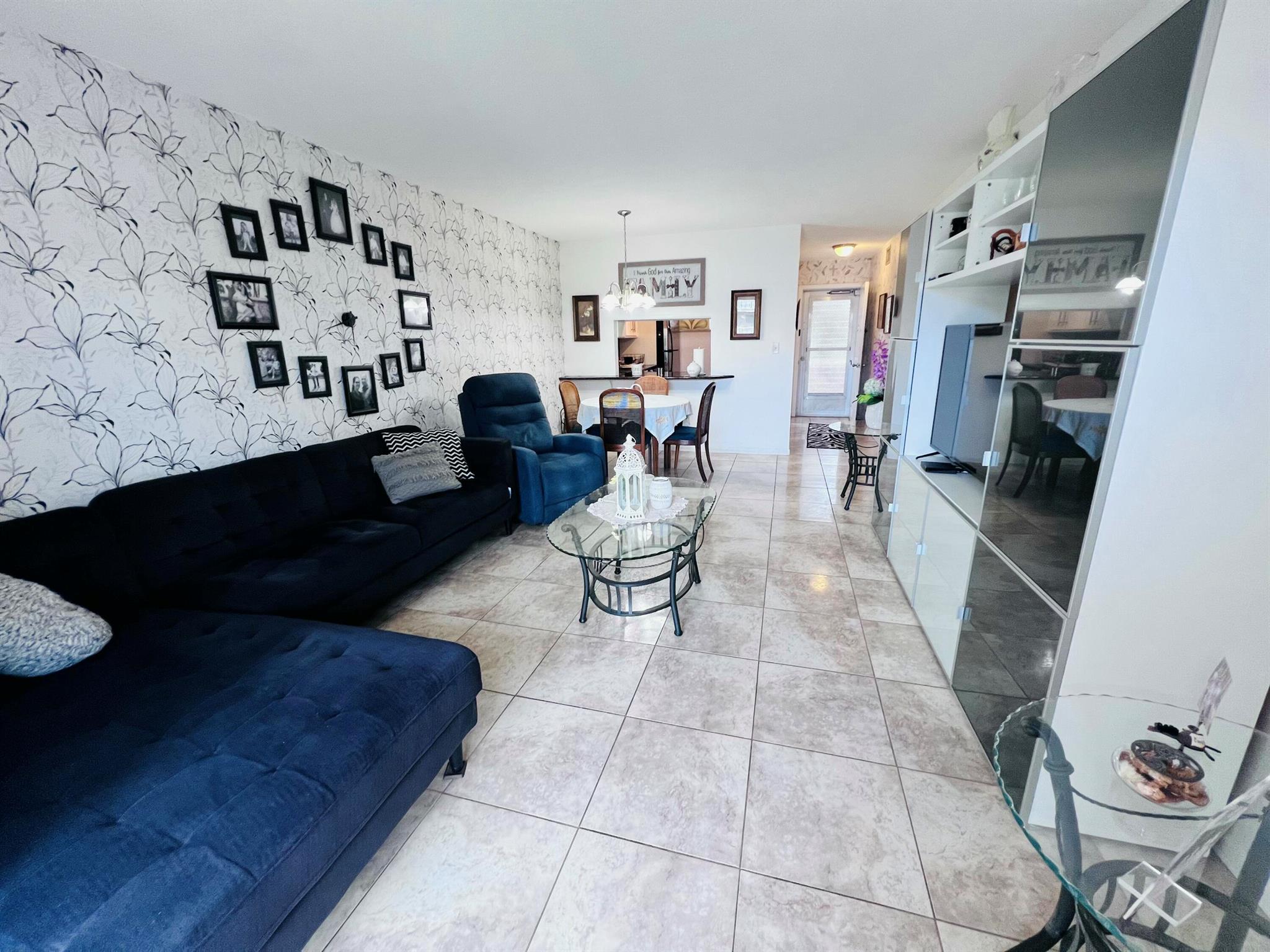 2812 S Garden Drive 202