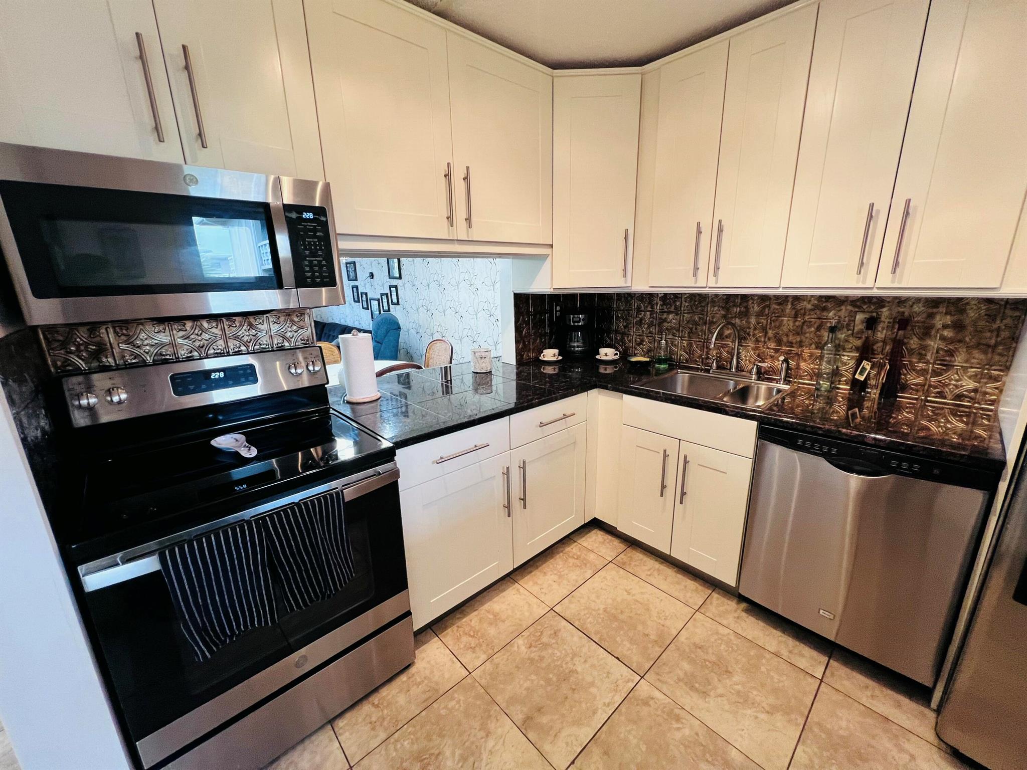 2812 S Garden Drive 202