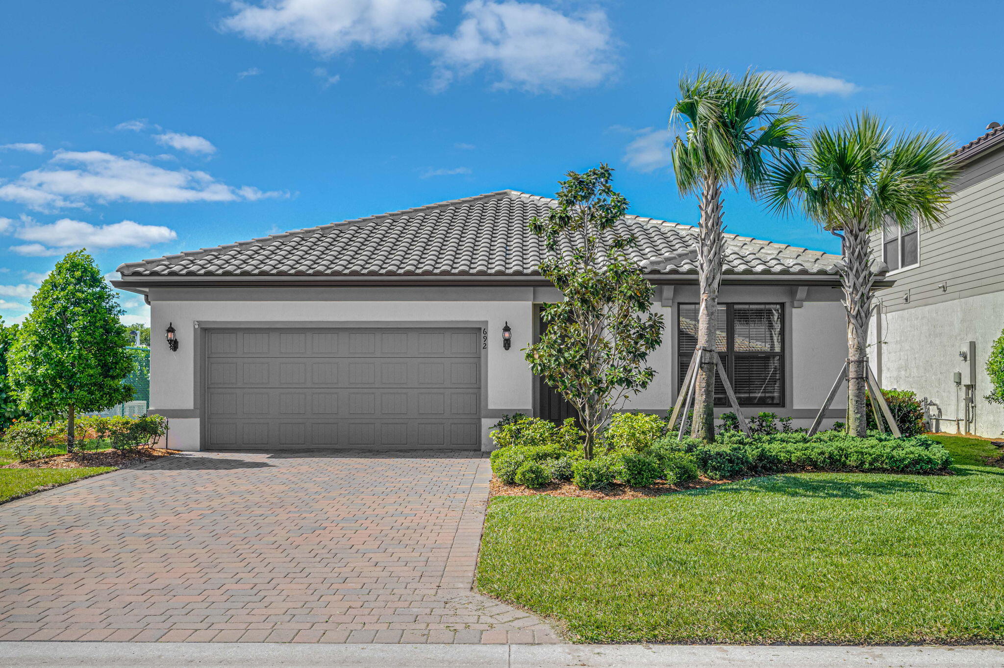 692 SE Boboli Way