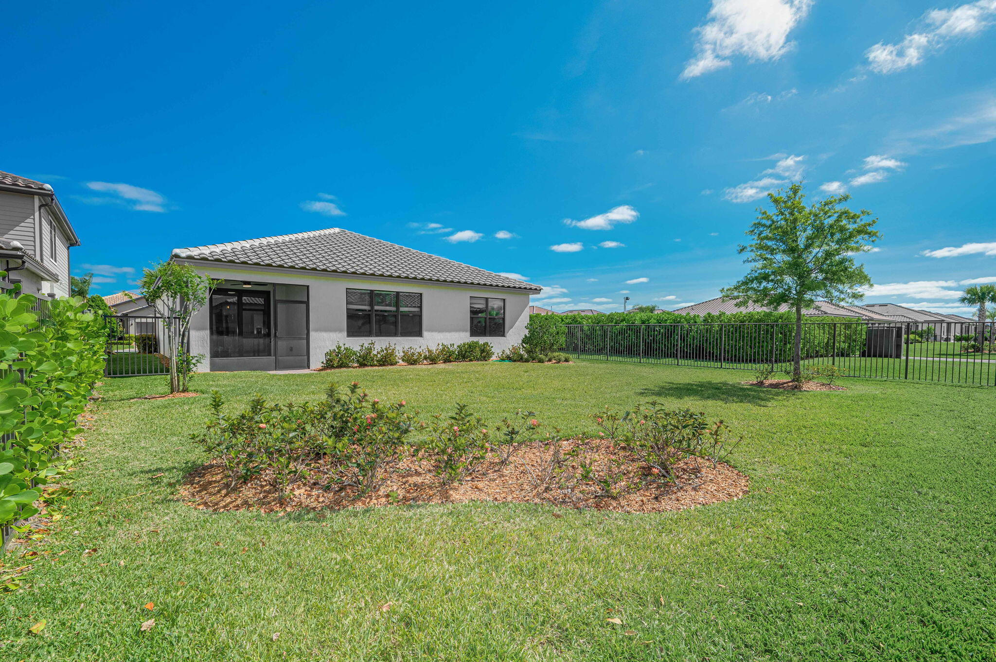 692 SE Boboli Way