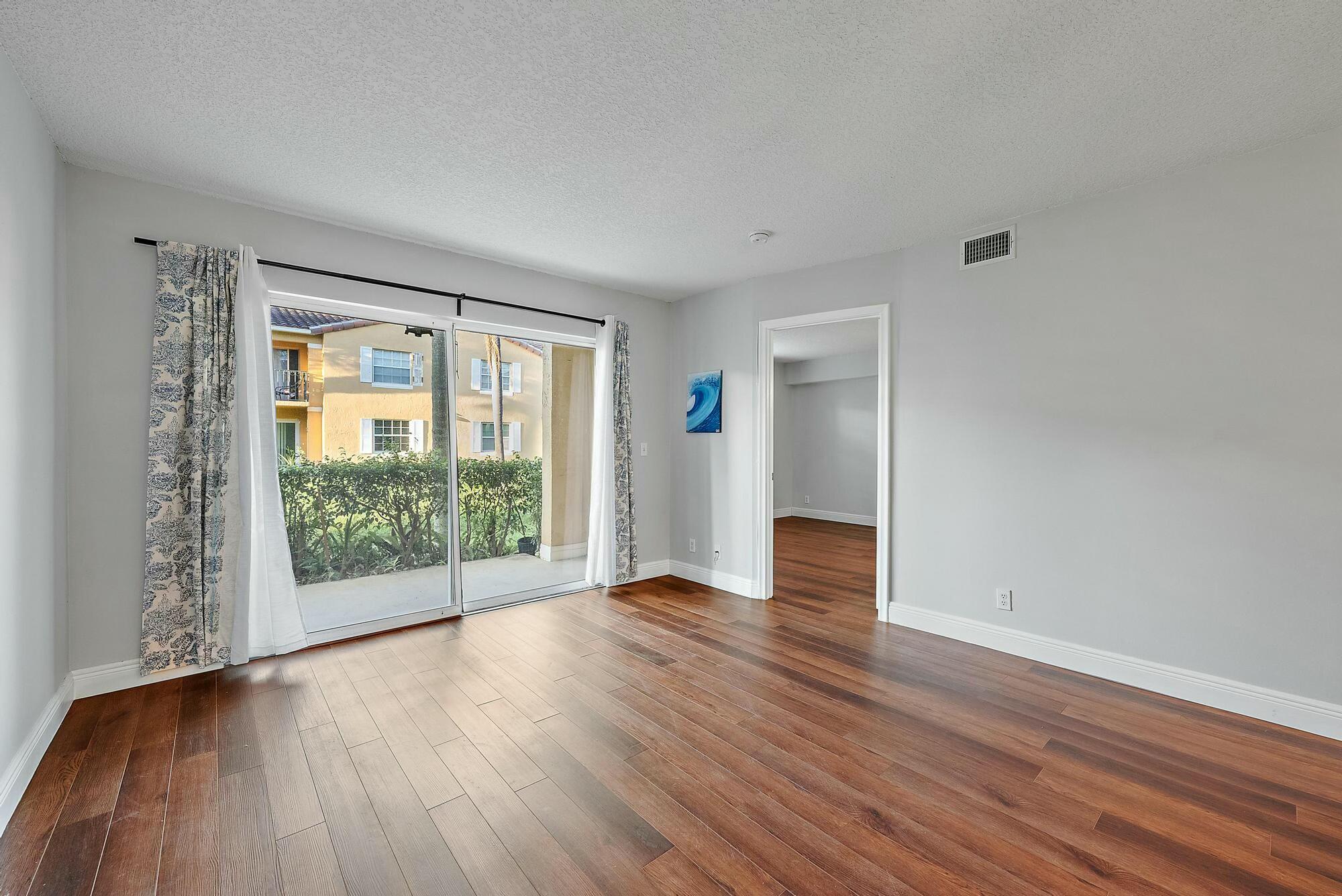 1045 Lake Shore Drive 104