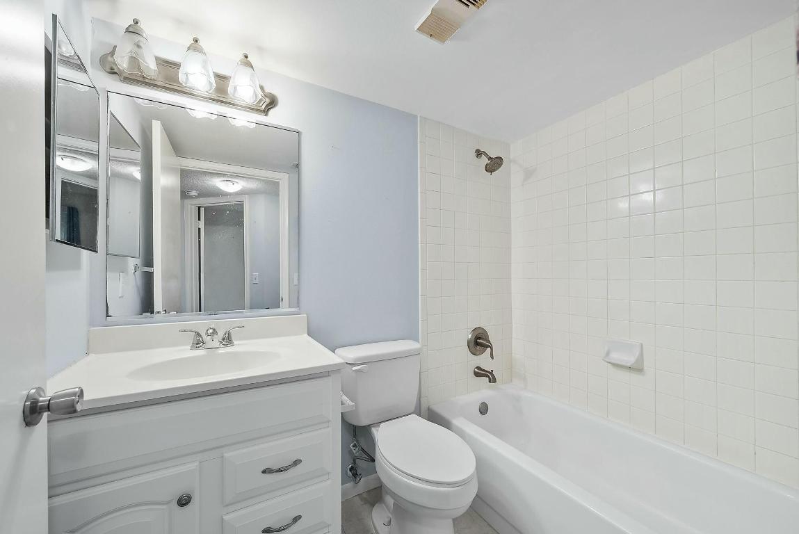 1045 Lake Shore Drive 104