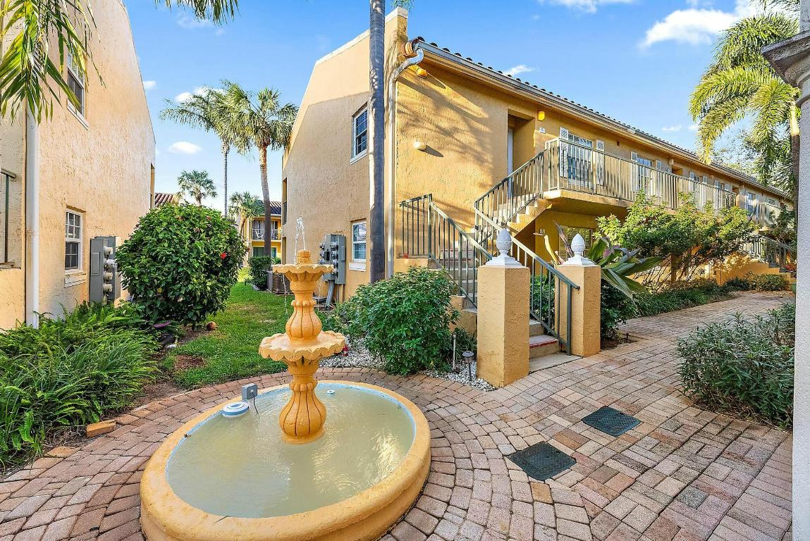 1045 Lake Shore Drive 104