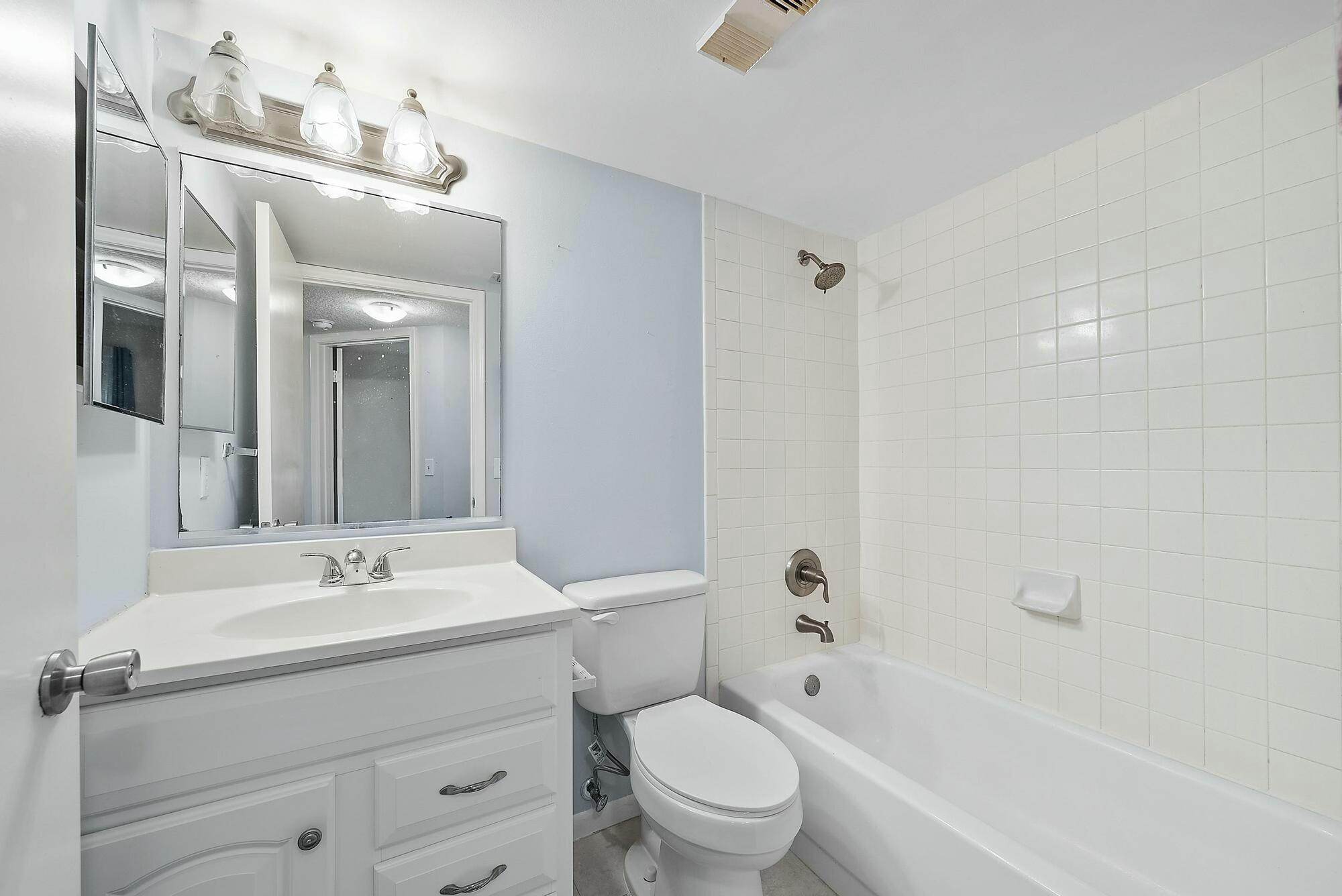 1045 Lake Shore Drive 104