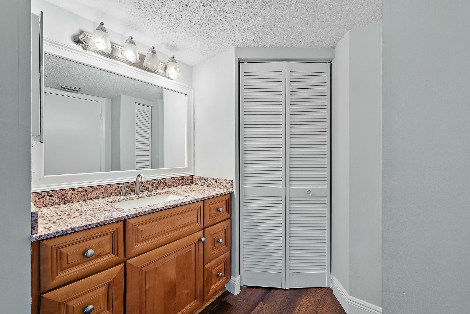 1045 Lake Shore Drive 104