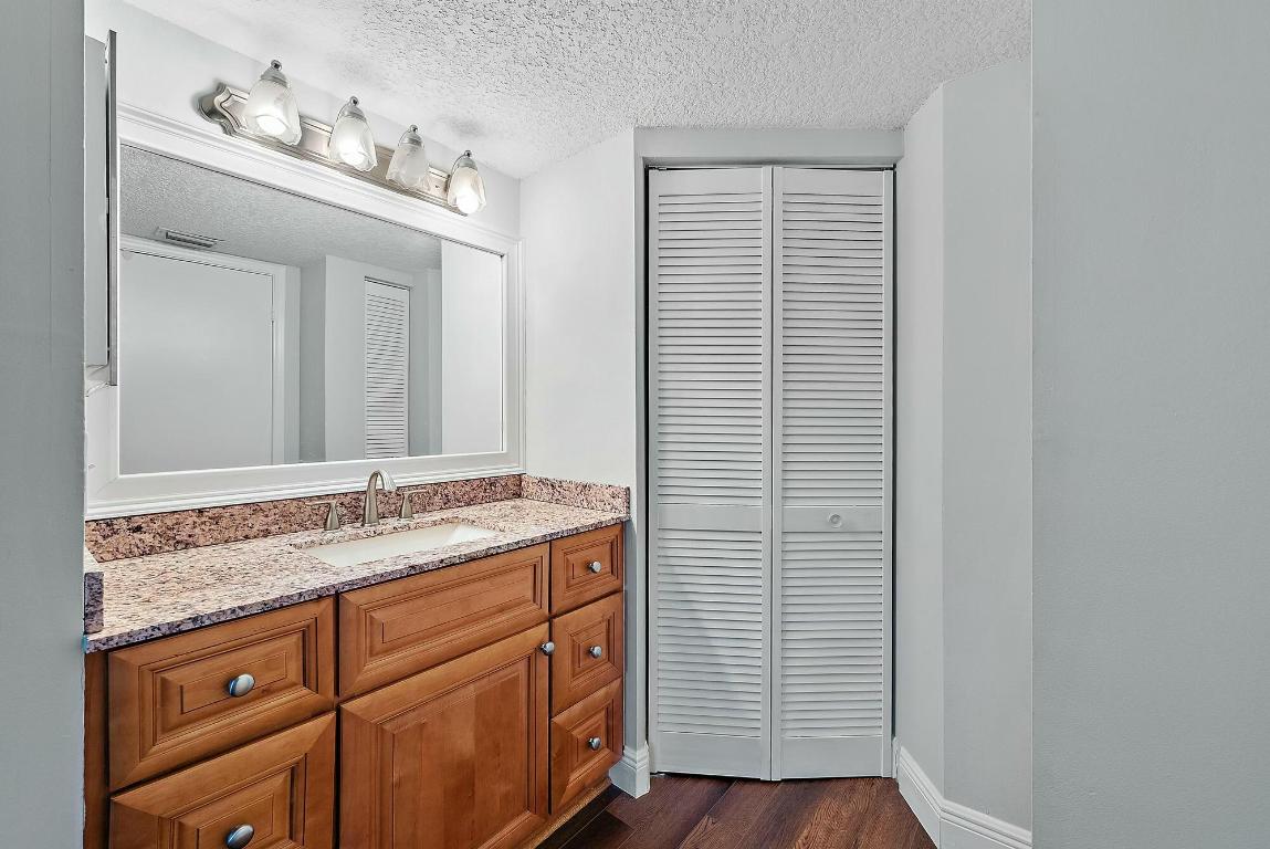 1045 Lake Shore Drive 104