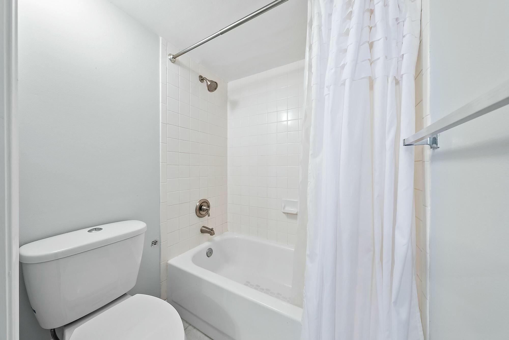 1045 Lake Shore Drive 104