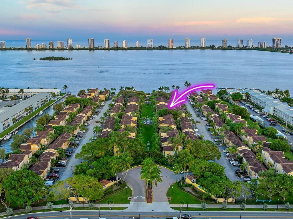 1045 Lake Shore Drive 104