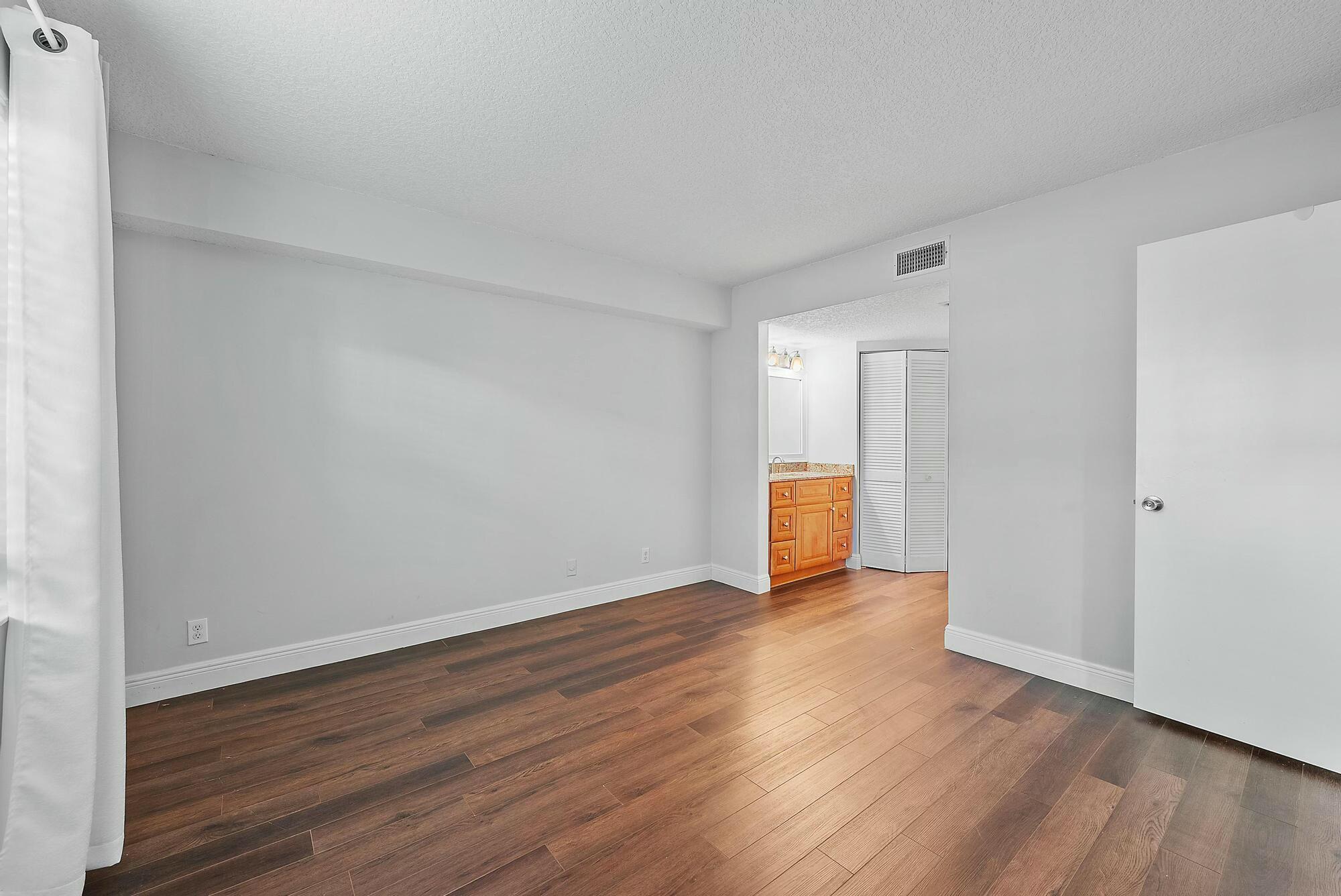 1045 Lake Shore Drive 104