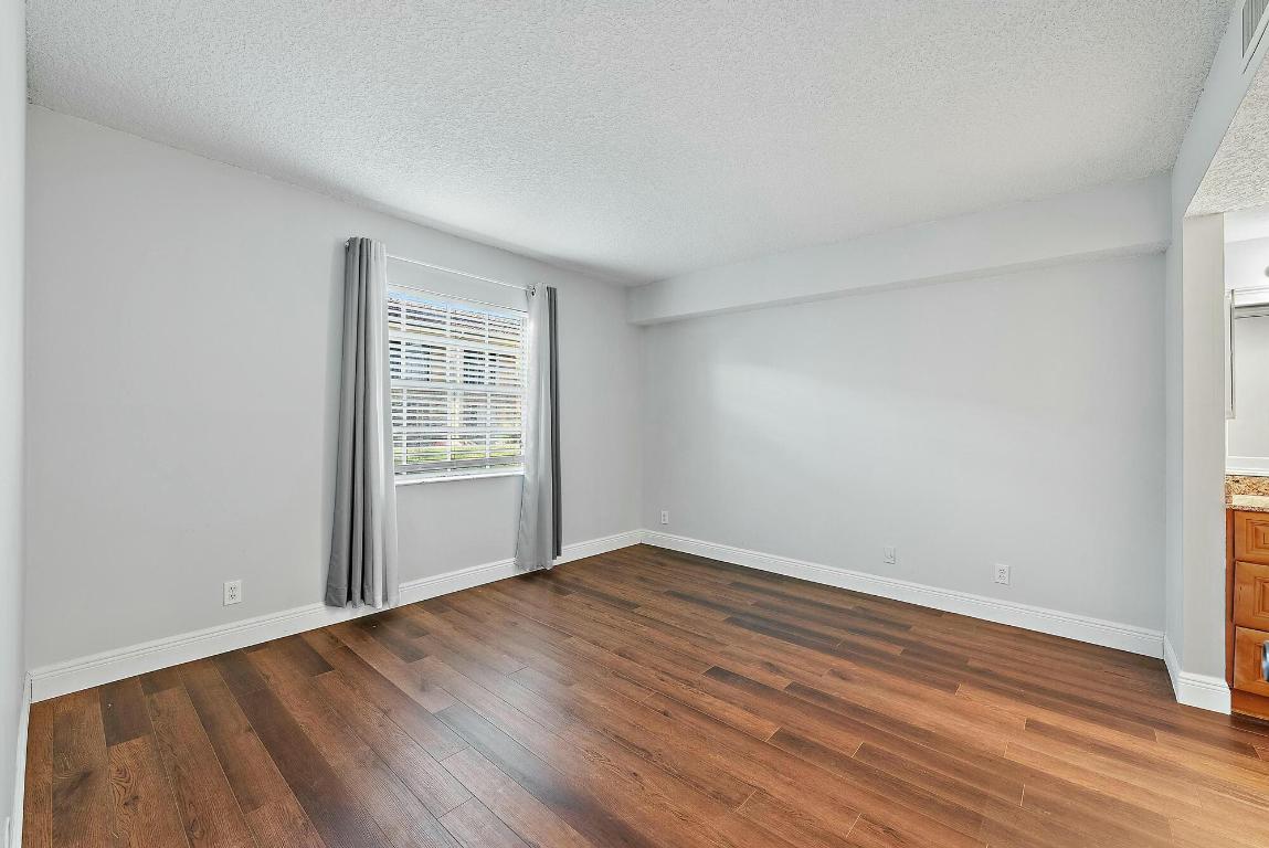 1045 Lake Shore Drive 104