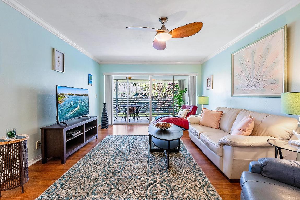 4 Westwood Avenue 204h