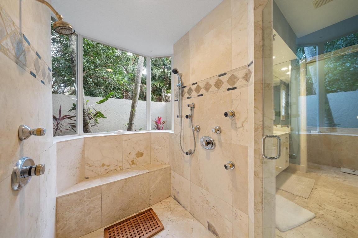 18808 SE Windward Island Lane