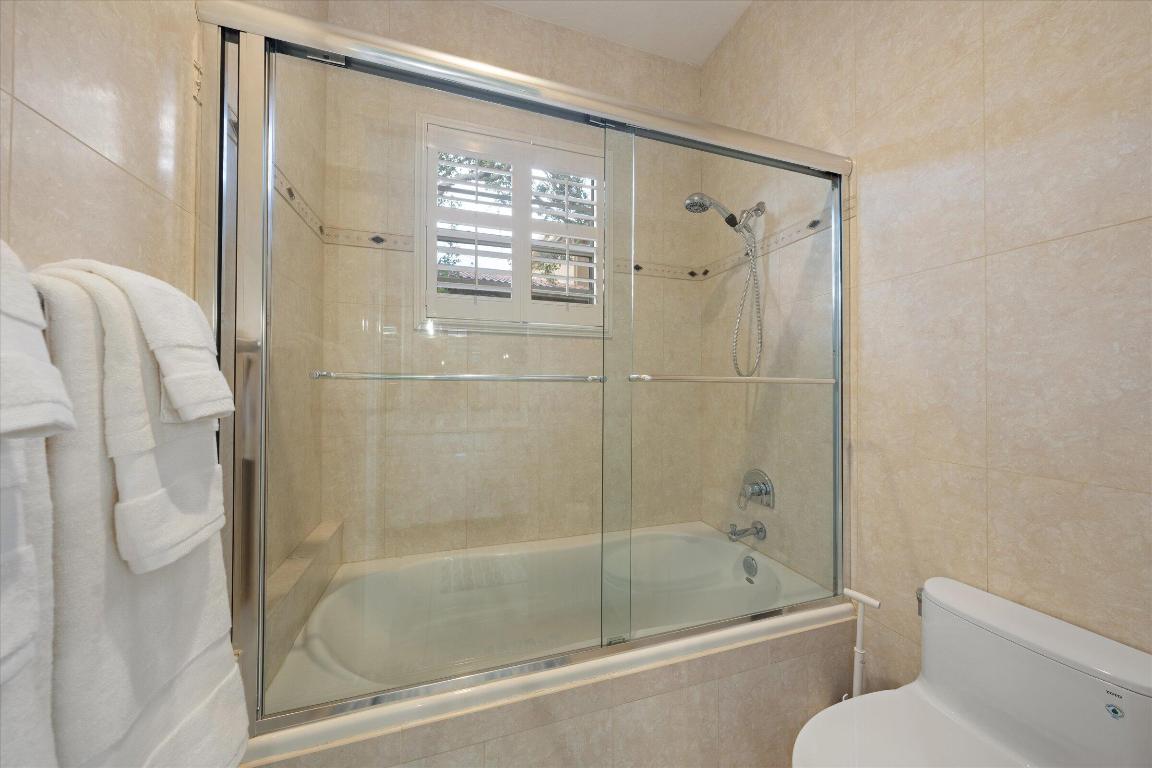 18808 SE Windward Island Lane