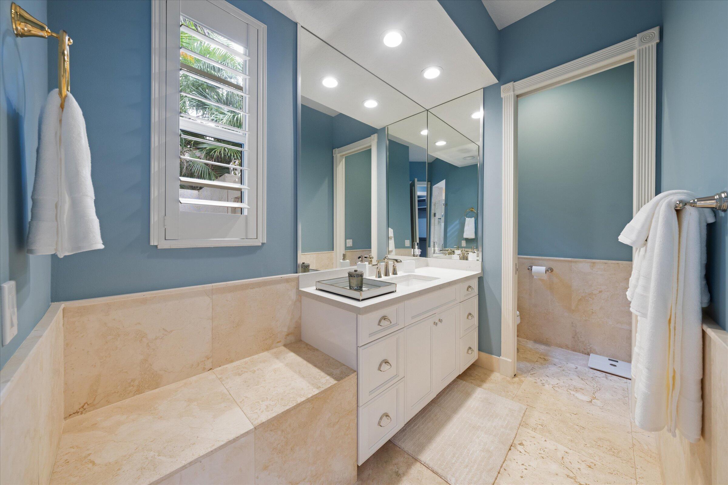 18808 SE Windward Island Lane