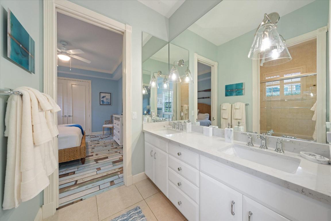 18808 SE Windward Island Lane