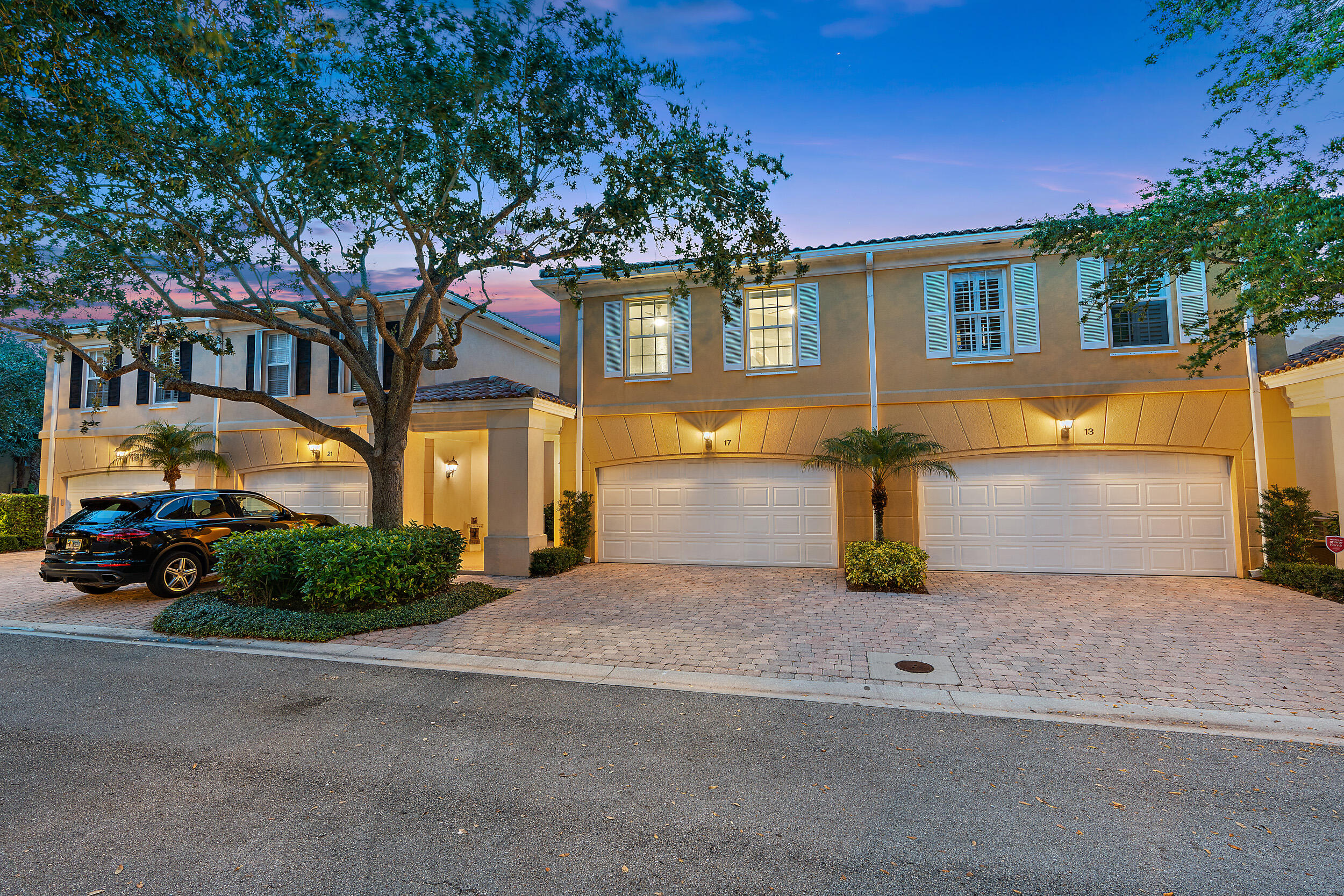 17 Oakleaf Court