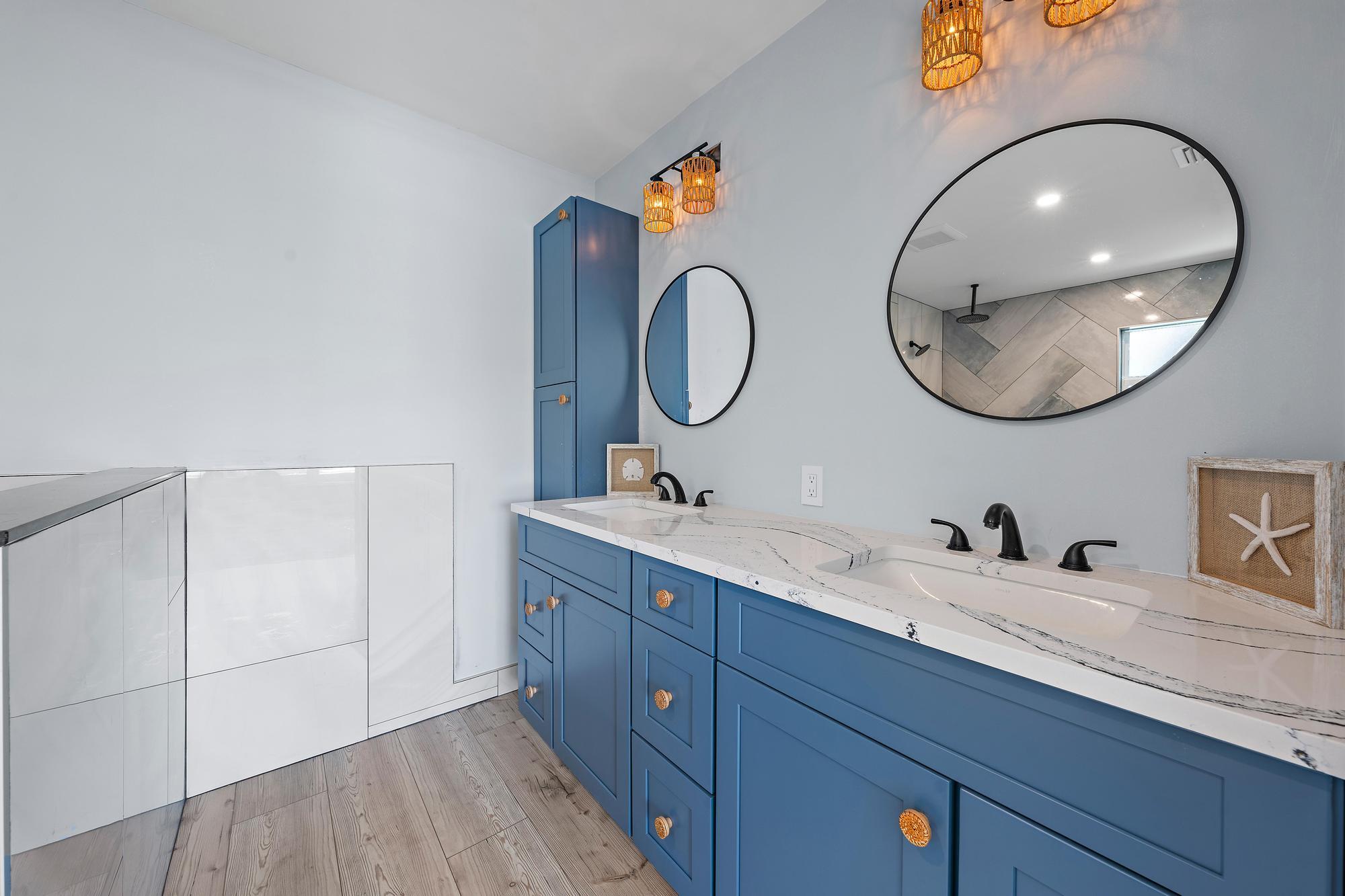 9195 SE Cove Point Street