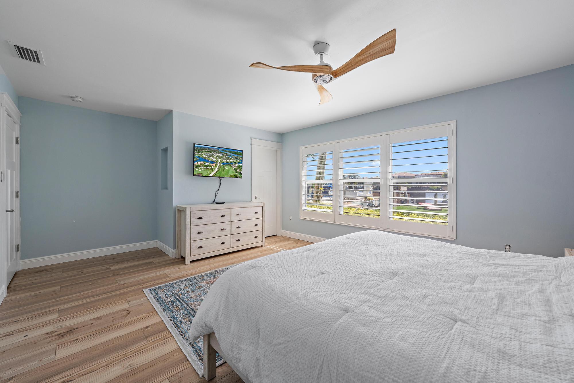 9195 SE Cove Point Street