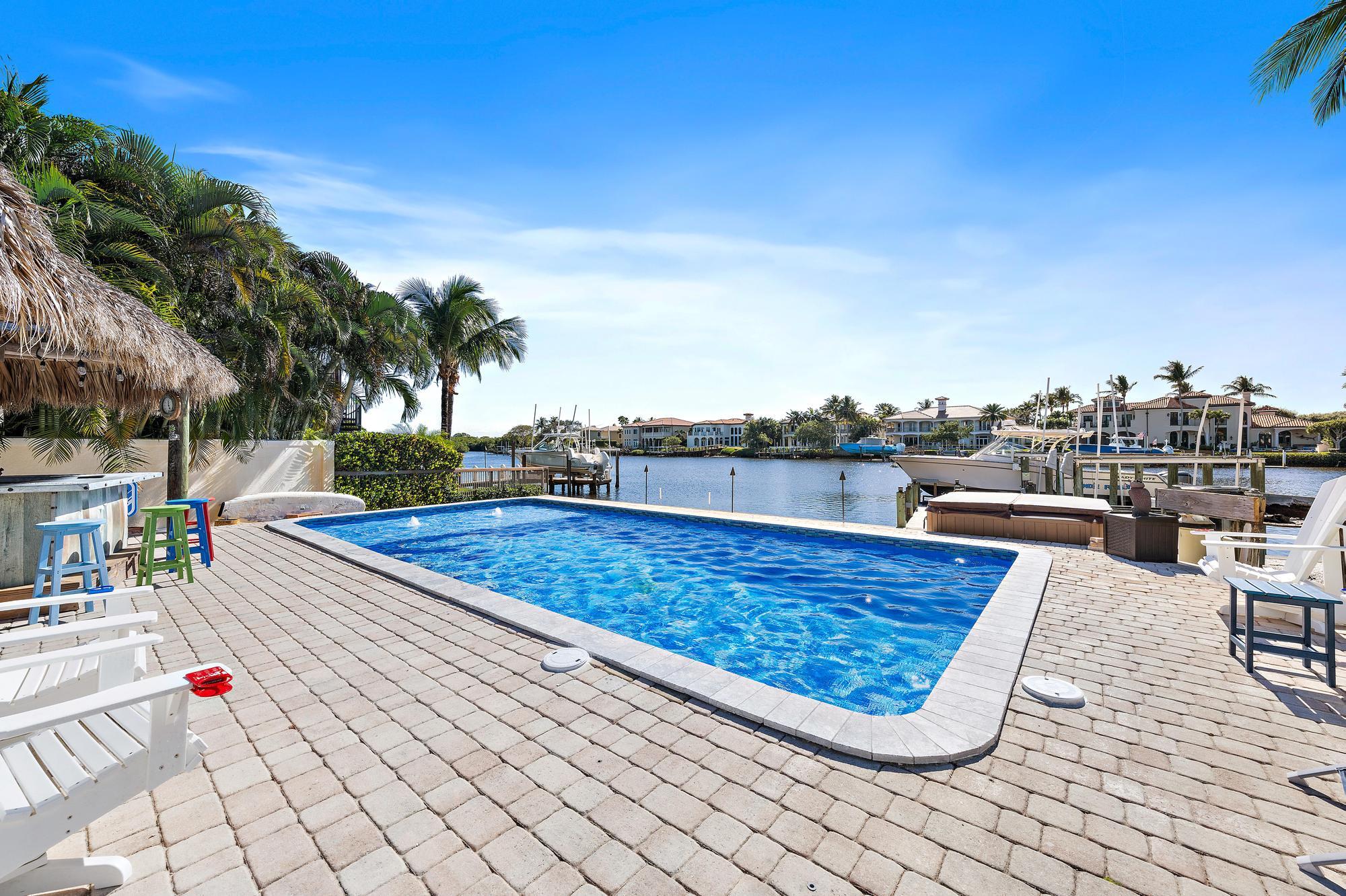 9195 SE Cove Point Street