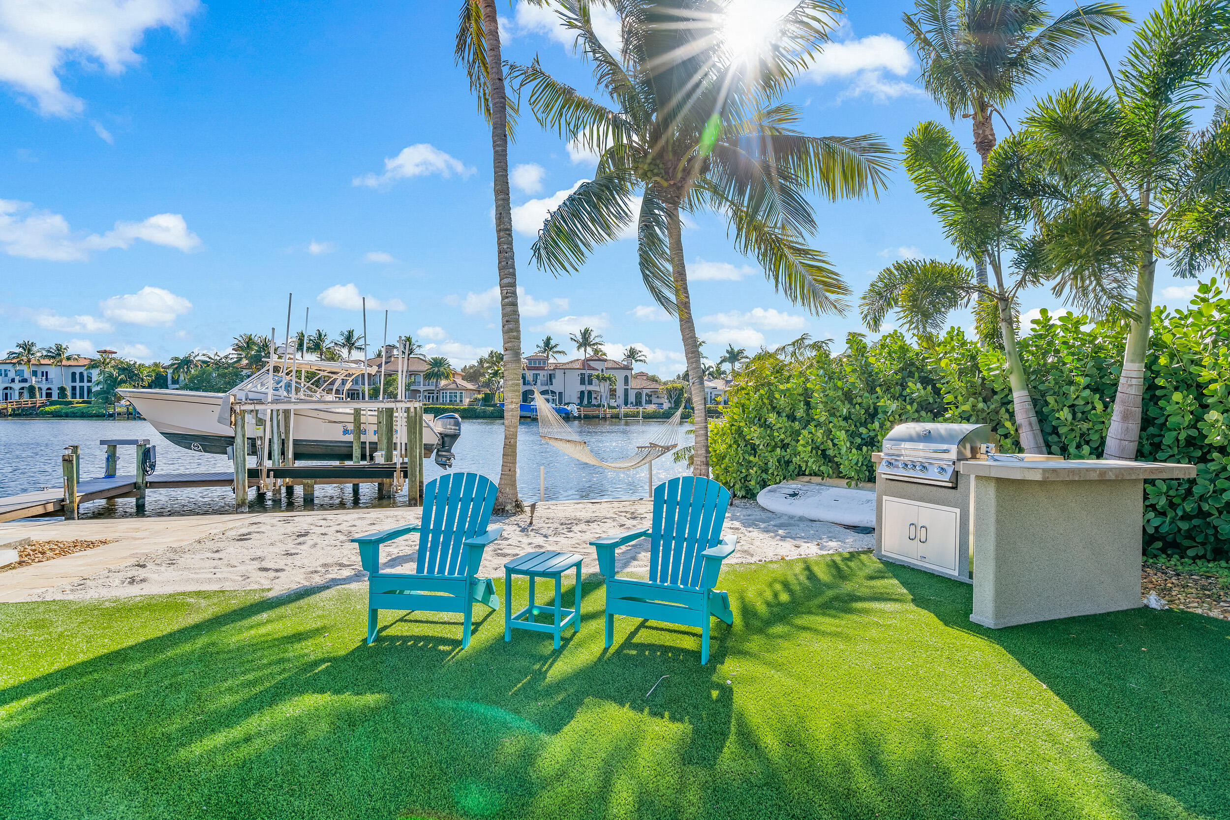 9195 SE Cove Point Street