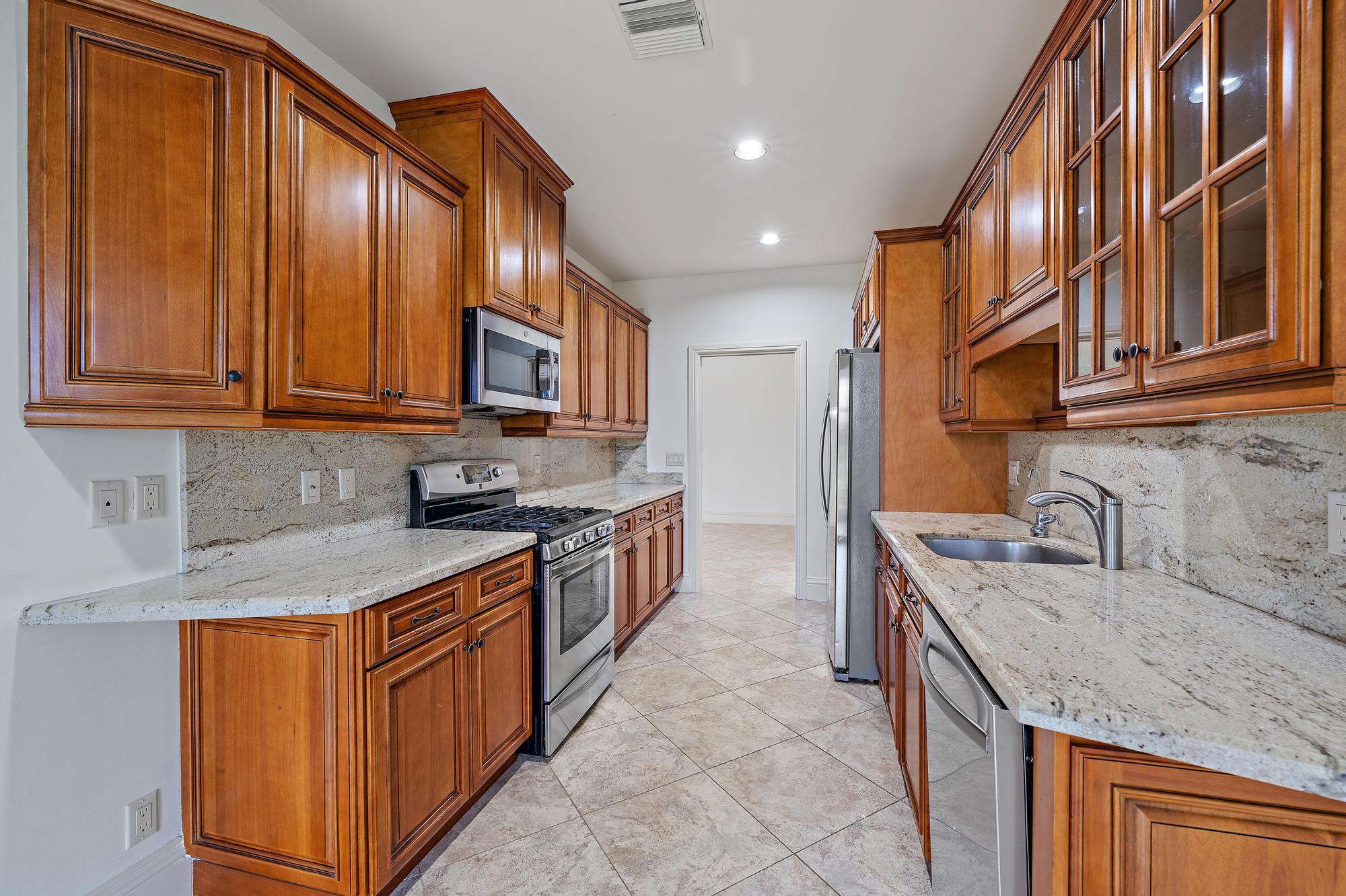 1504 Captains Way