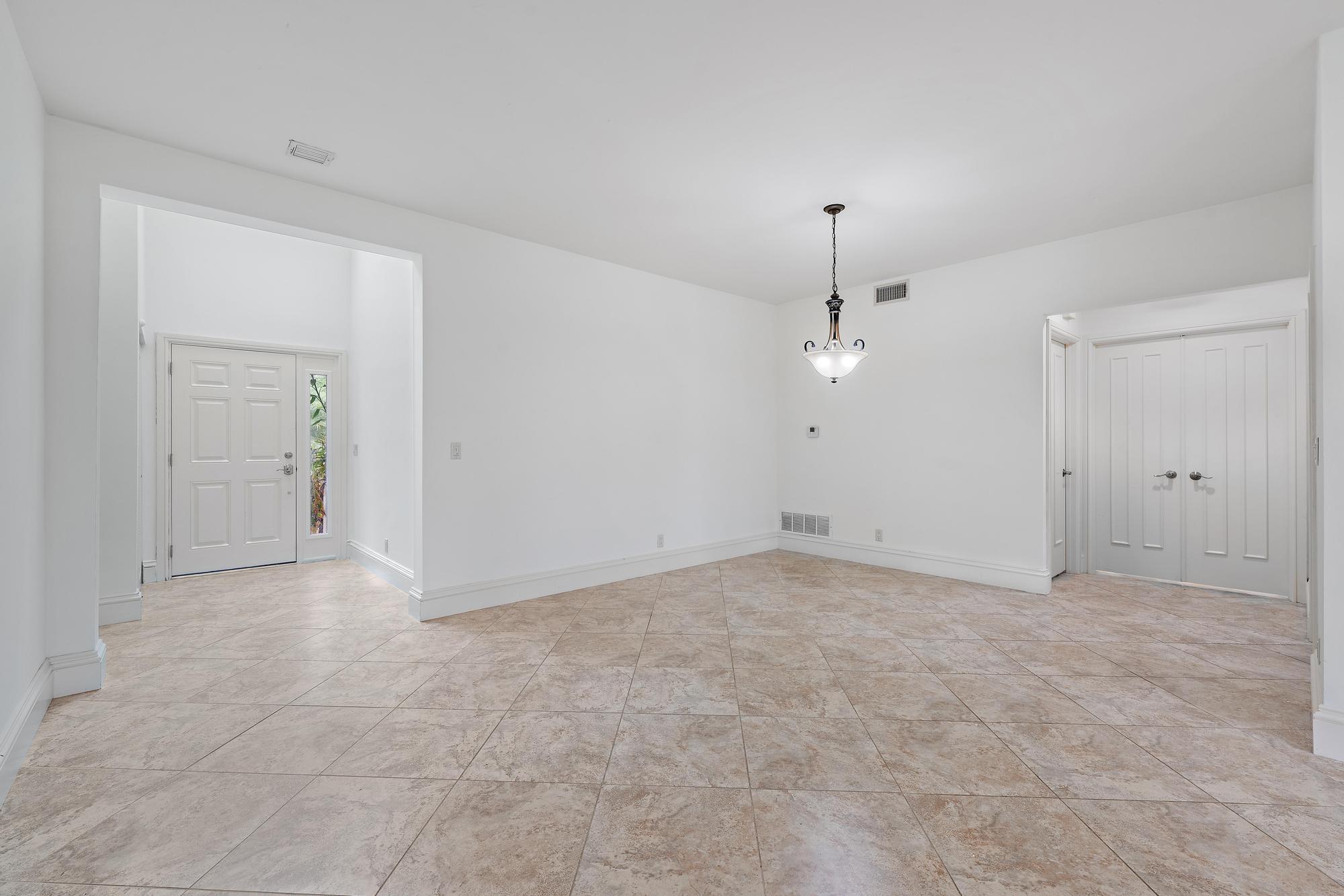 1504 Captains Way
