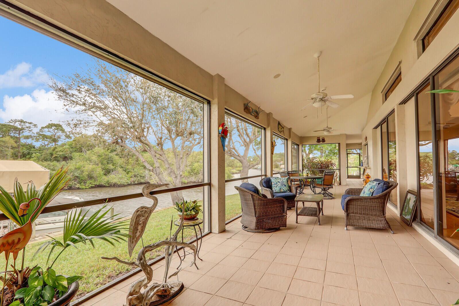 5528 SW Anhinga Avenue