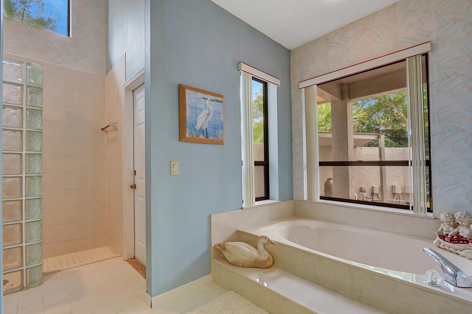 5528 SW Anhinga Avenue