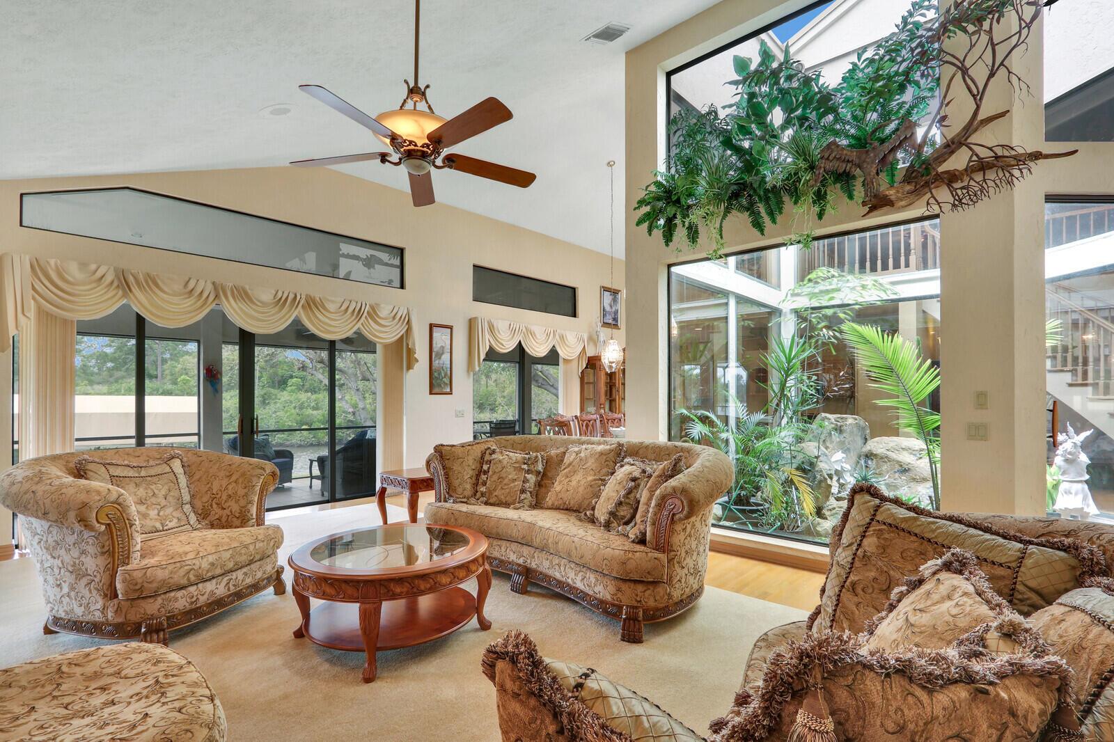 5528 SW Anhinga Avenue