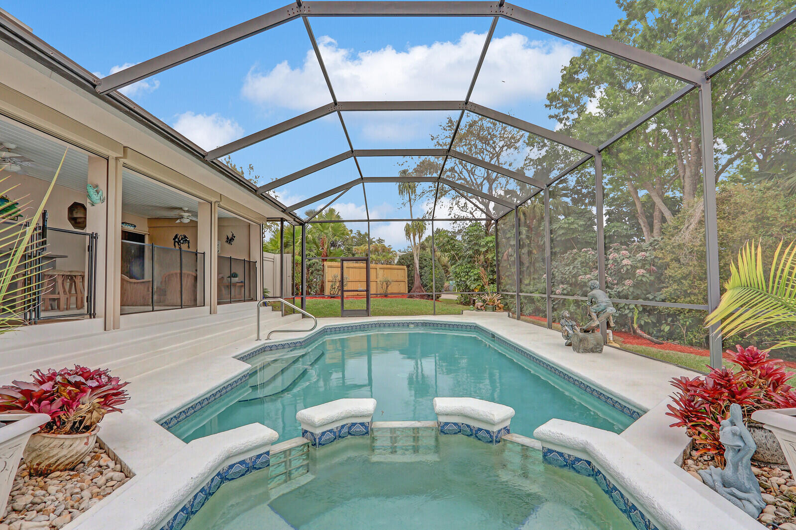 5528 SW Anhinga Avenue