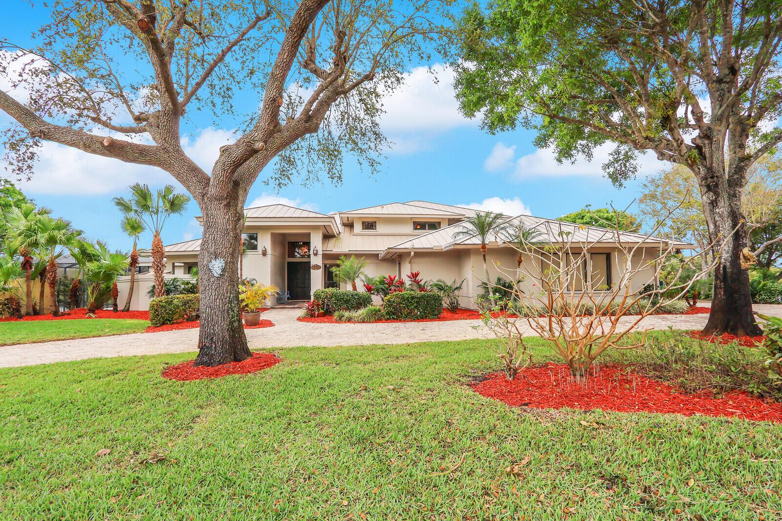 5528 SW Anhinga Avenue