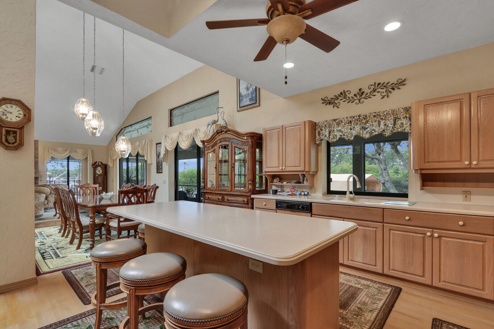 5528 SW Anhinga Avenue