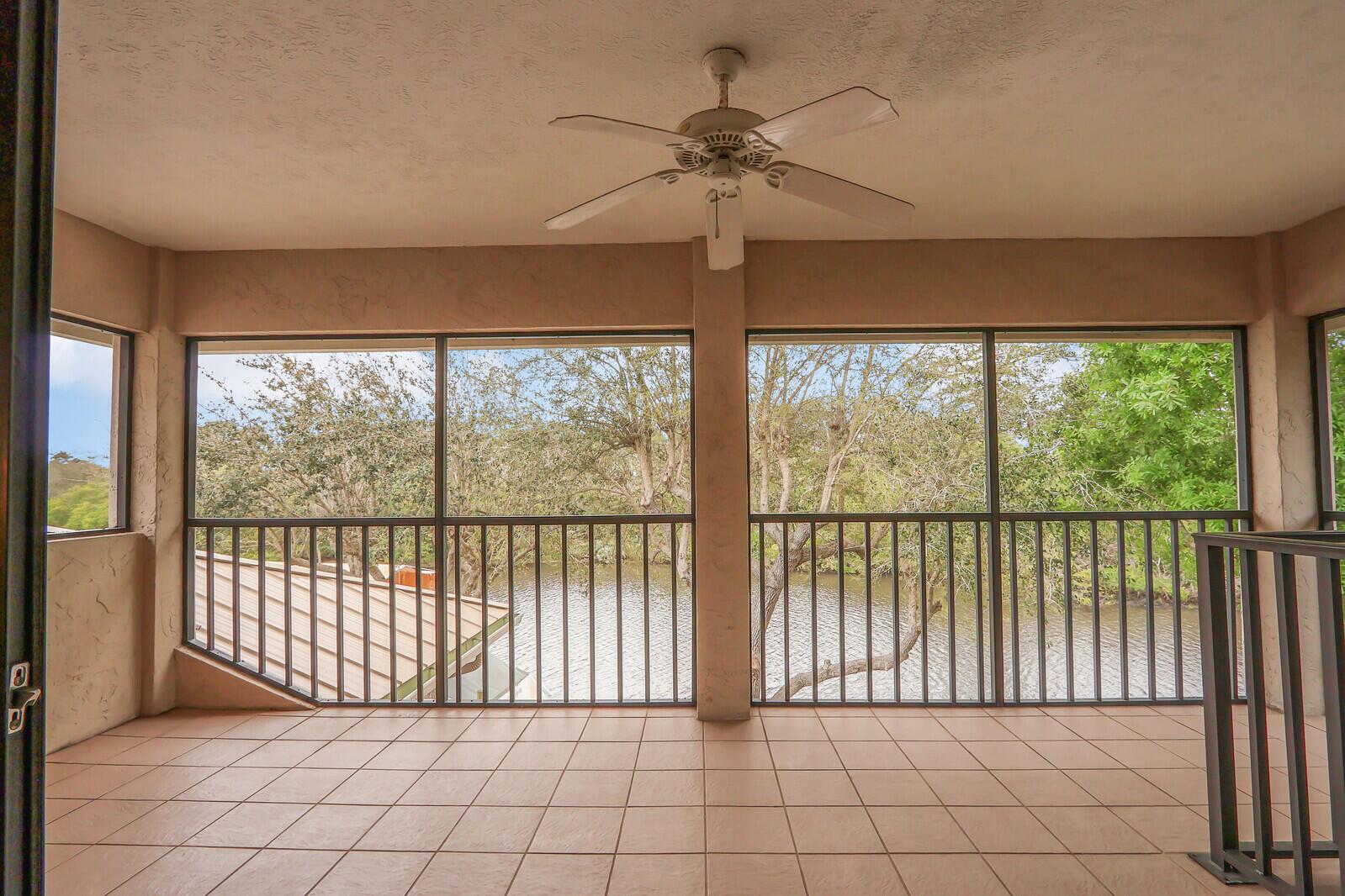 5528 SW Anhinga Avenue