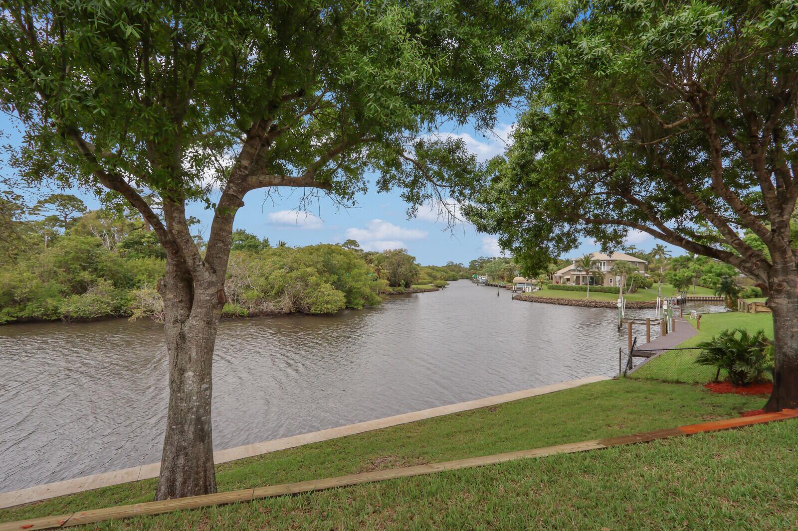 5528 SW Anhinga Avenue