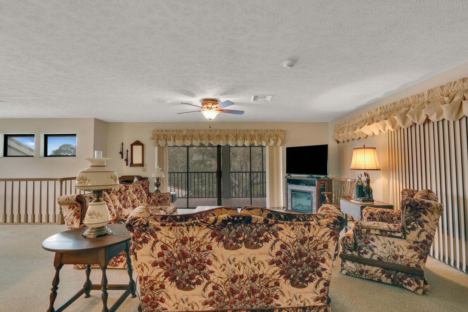 5528 SW Anhinga Avenue