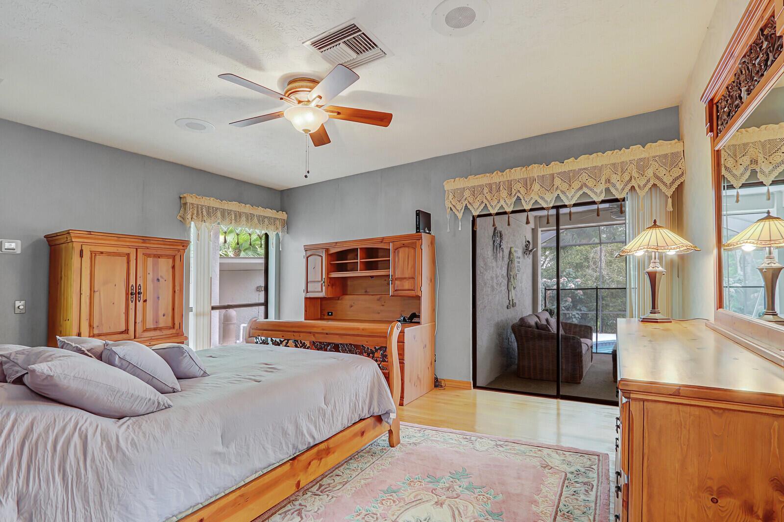 5528 SW Anhinga Avenue