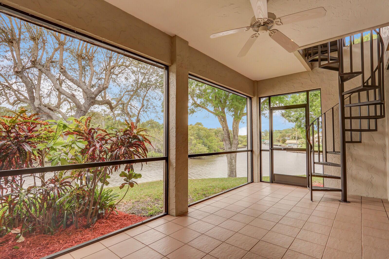 5528 SW Anhinga Avenue