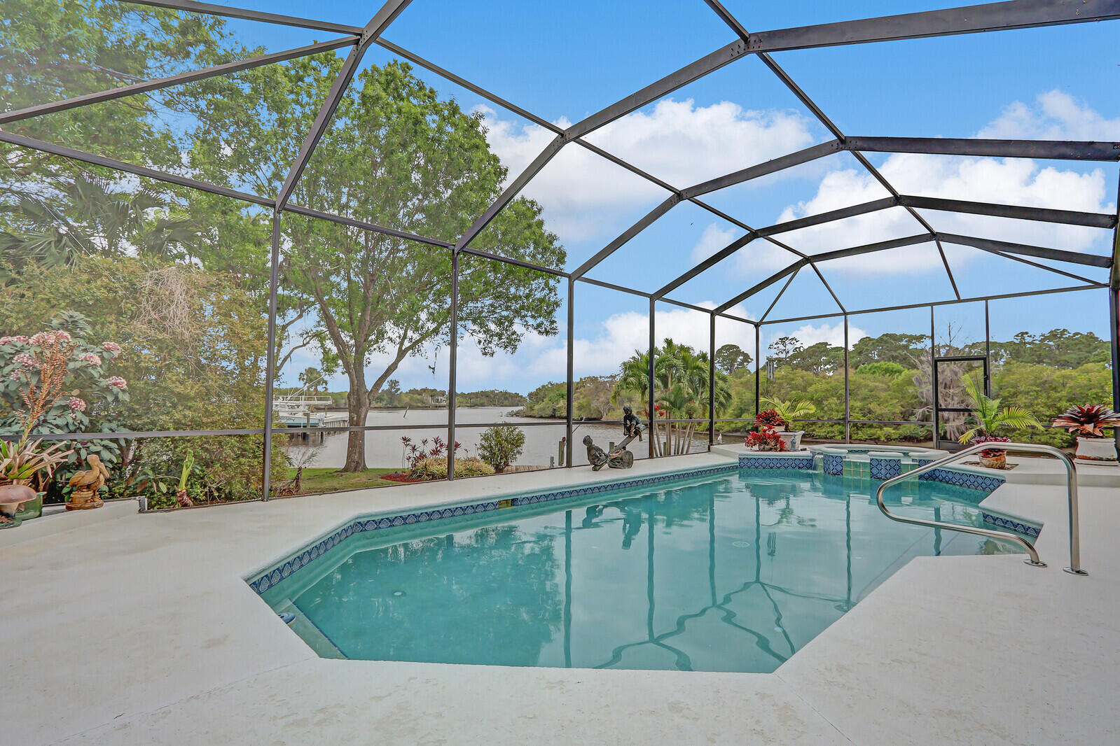 5528 SW Anhinga Avenue