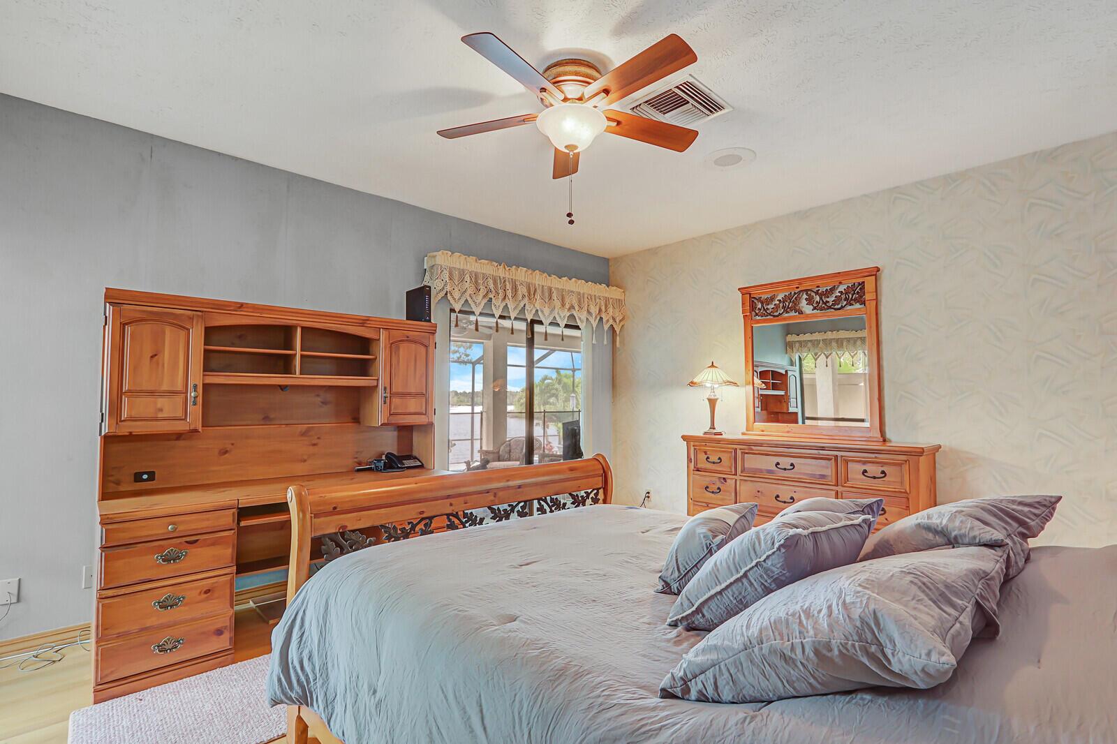 5528 SW Anhinga Avenue