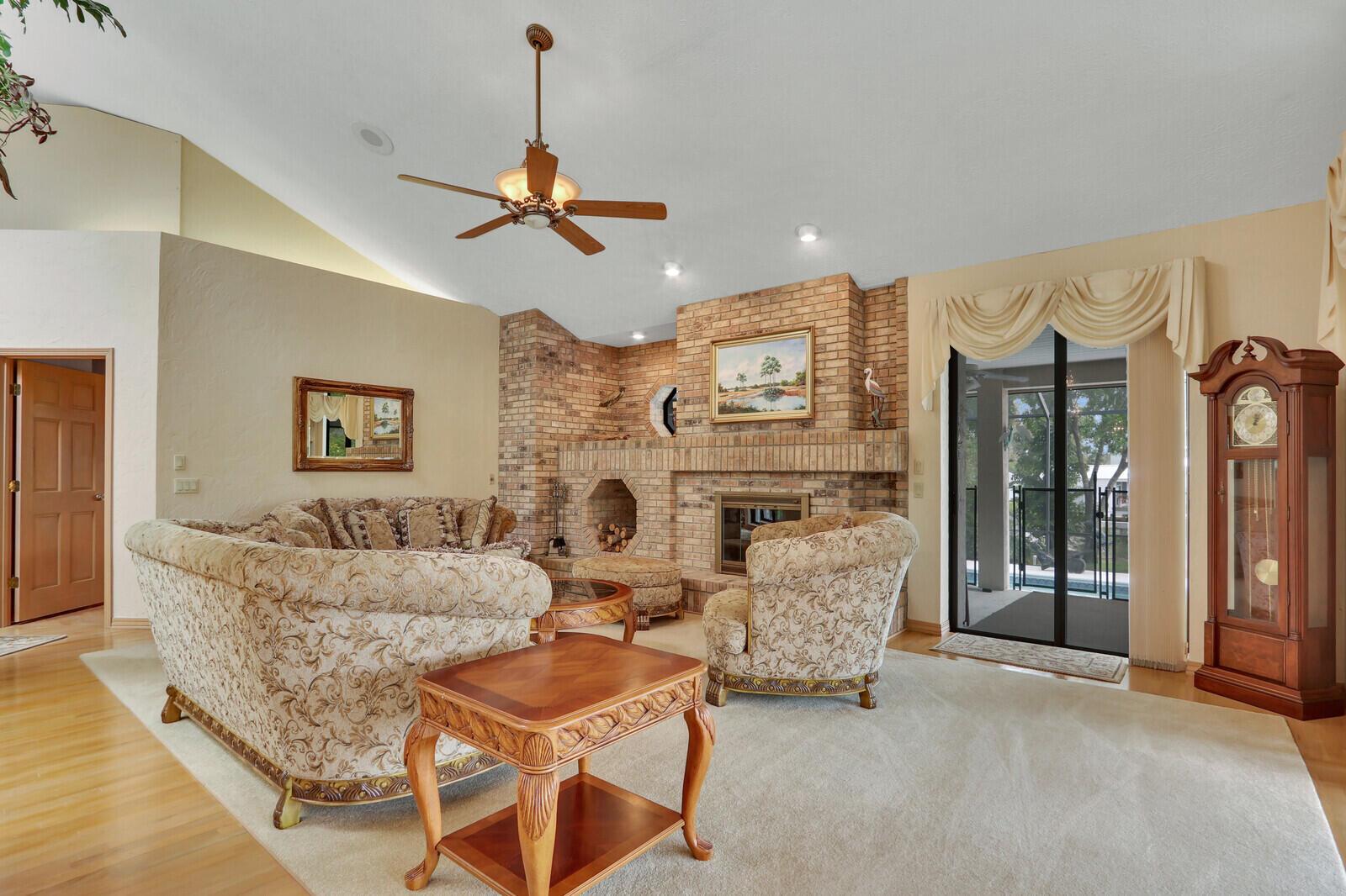 5528 SW Anhinga Avenue