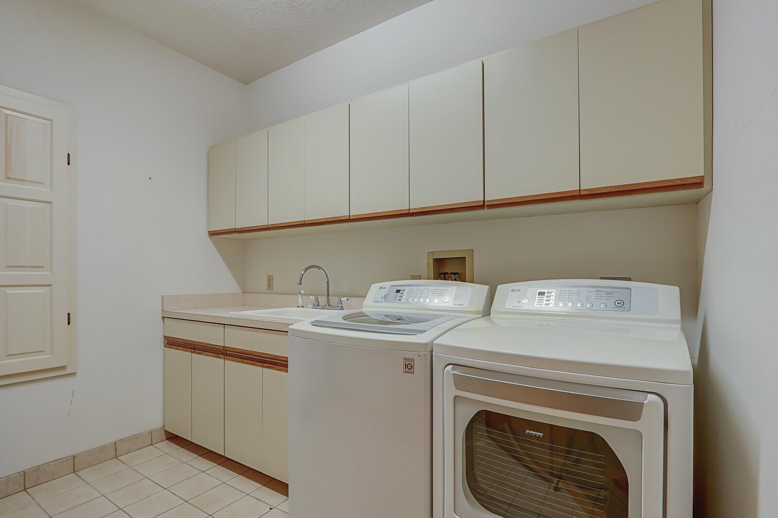 5528 SW Anhinga Avenue