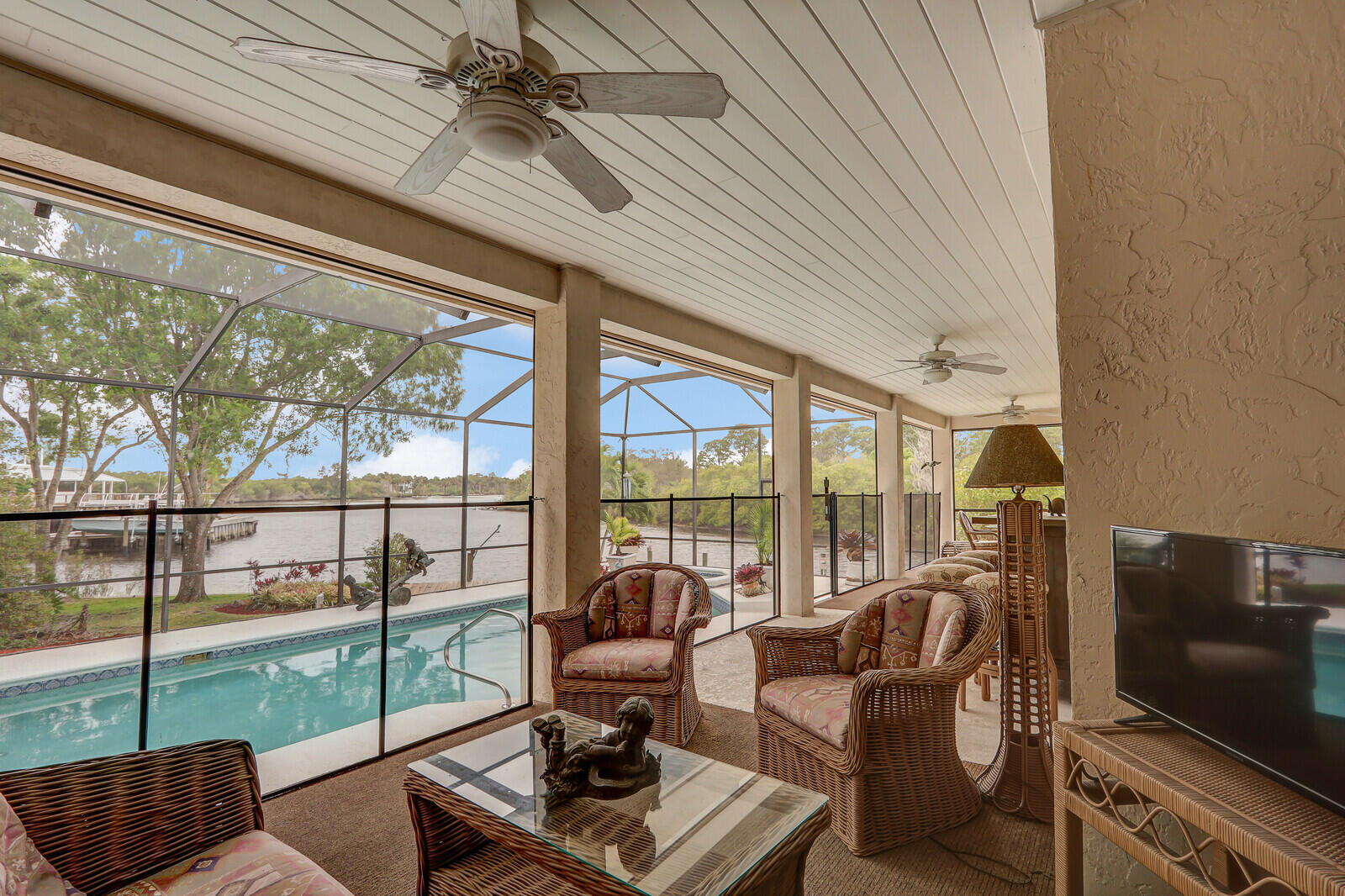 5528 SW Anhinga Avenue