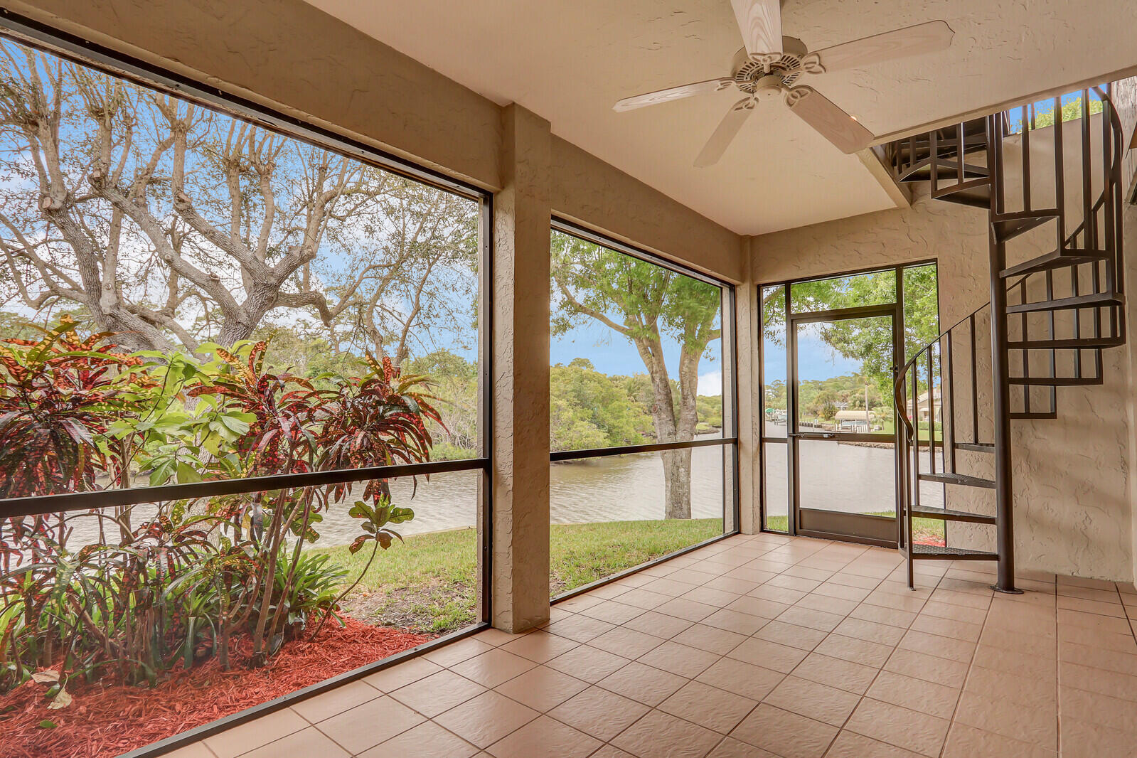 5528 SW Anhinga Avenue