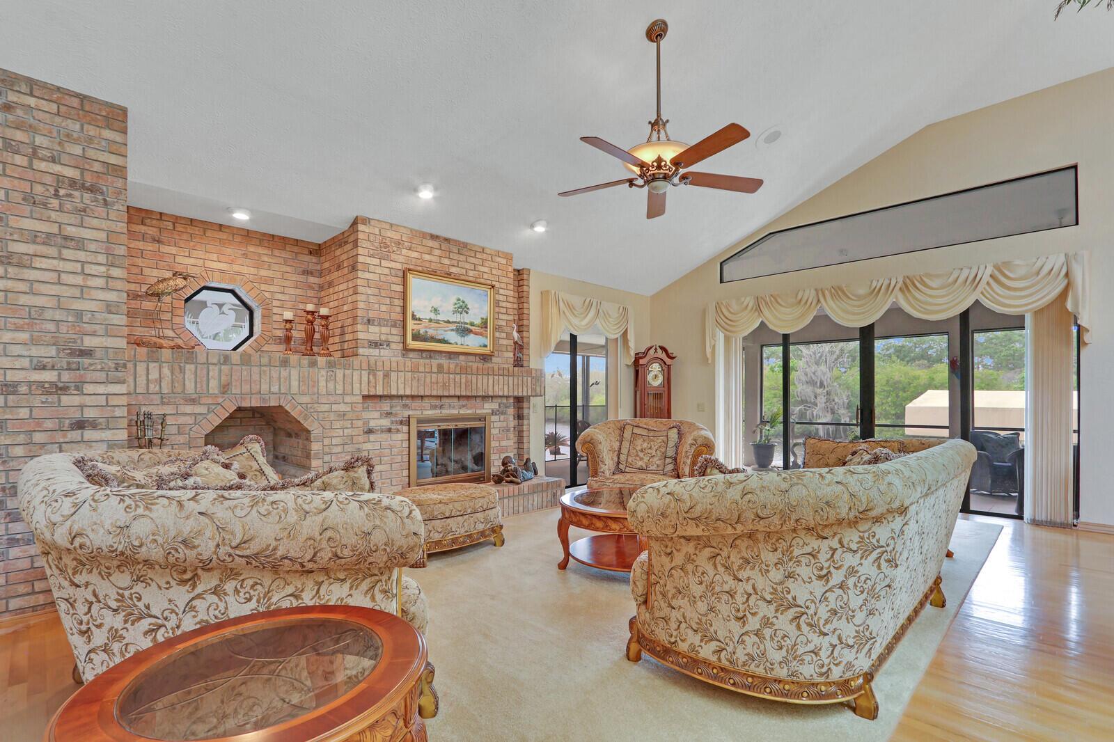 5528 SW Anhinga Avenue