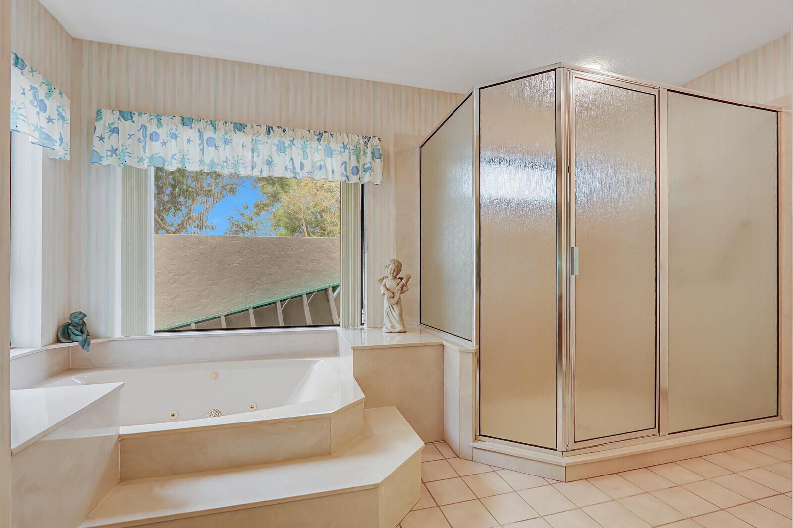 5528 SW Anhinga Avenue