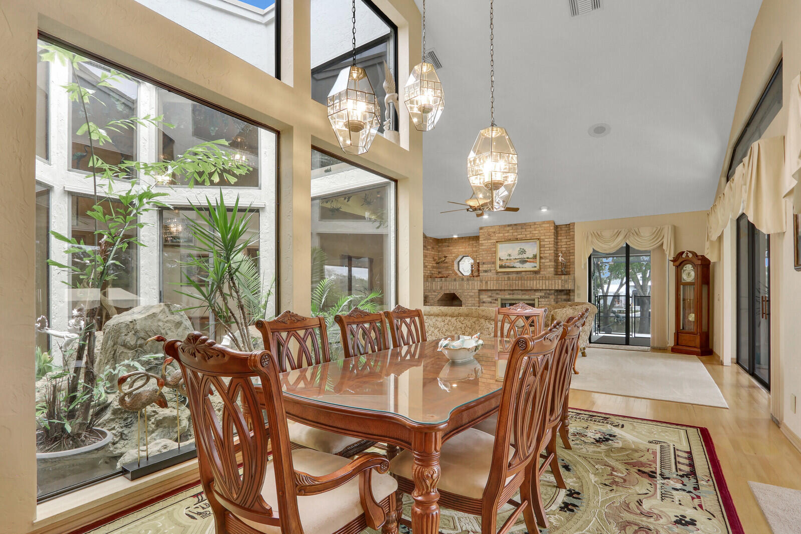 5528 SW Anhinga Avenue